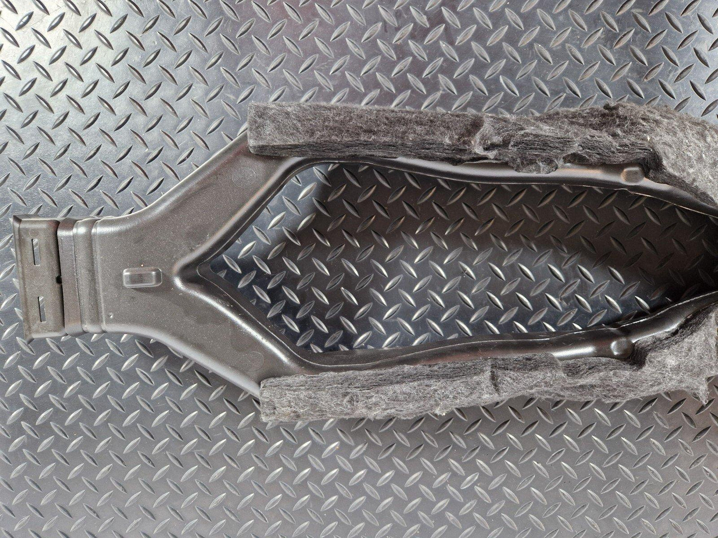 10-18 AUDI A7 4G S-LINE GENUINE CENTRE REAR VENTS AIR DUCTING CHANNEL 4G0857039