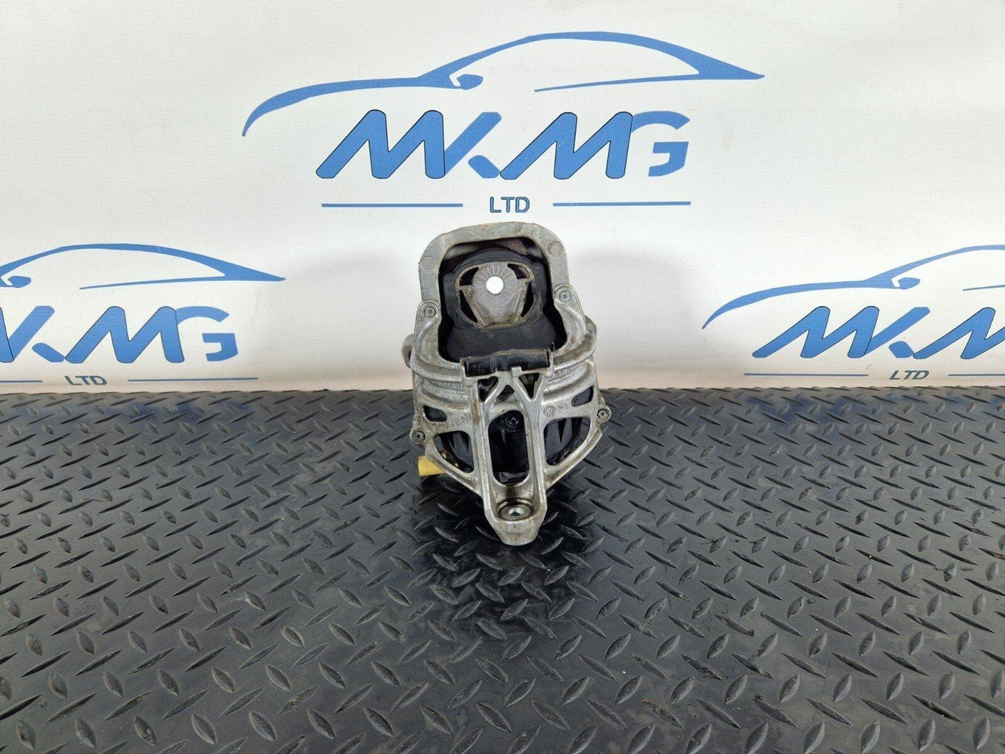 16-19 AUDI A4 AVANT B9 GENUINE RIGHT DRIVER SIDE ENGINE MOUNT 4M0199372FH