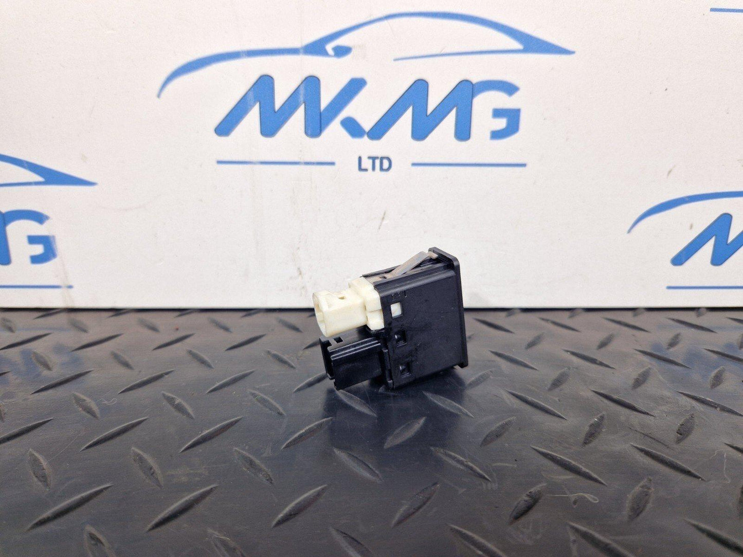 11-18 BMW 6 SERIES F06 AUX IN USB SOCKET POWER PORT 9237654