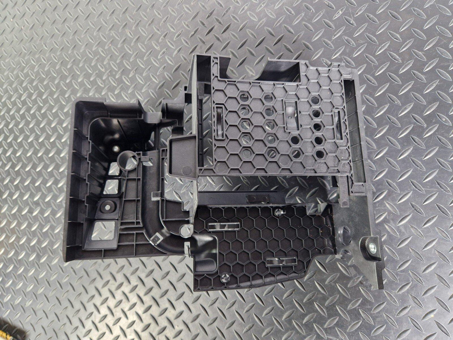 14-21 MERCEDES BENZ C200d W205 CD CHANGER ECU HOLDER BRACKET A2055458900