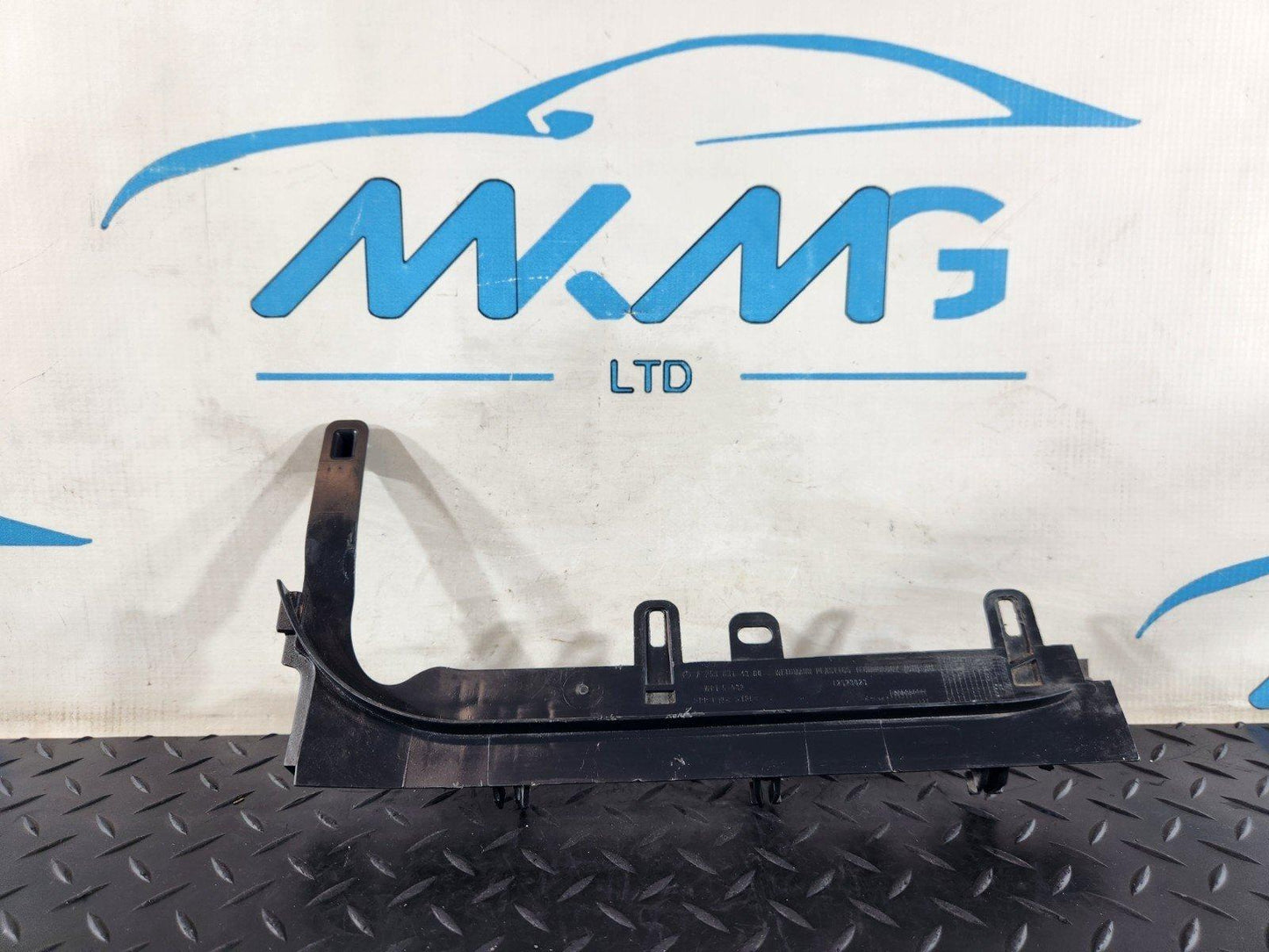16-22 MERCEDES BENZ X253 GENUINE BONNET LEFT UPPER SEAL A2538314300