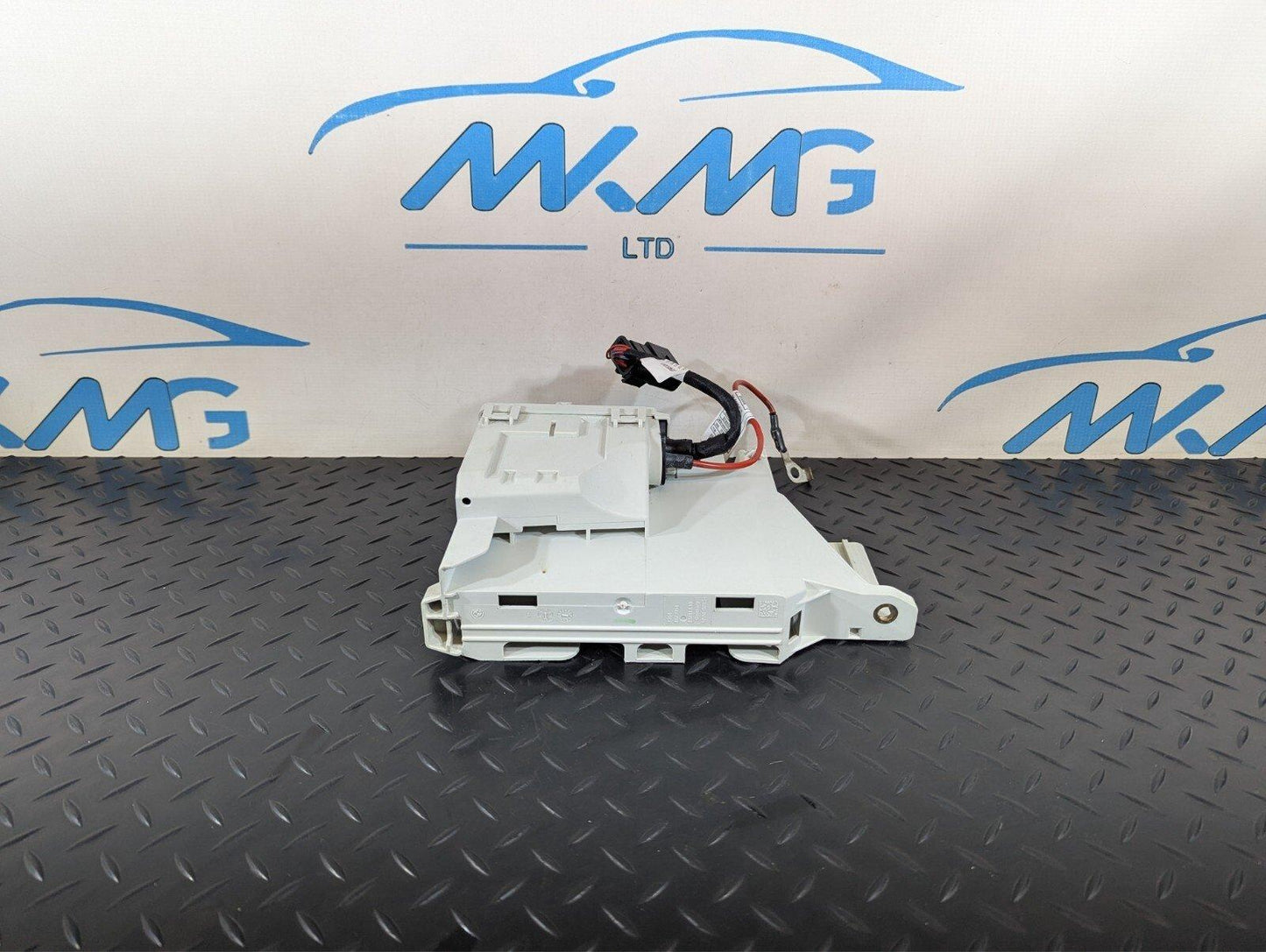 16-22 BMW X1 F48 GENUINE OEM ELECTRONIC DEVICE TOOL SUPPORT BOX & WIRING 8573956