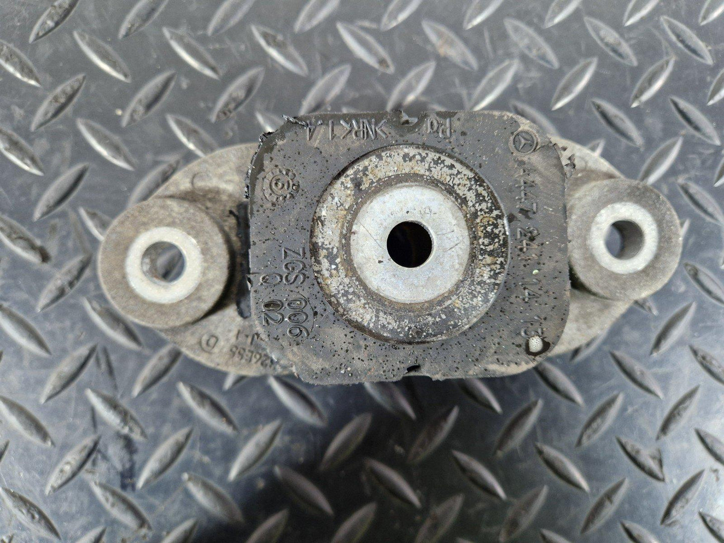 14-23 MERCEDES VITO W447 GENUINE DIESEL LEFT SIDE ENGINE MOUNT A4472411413