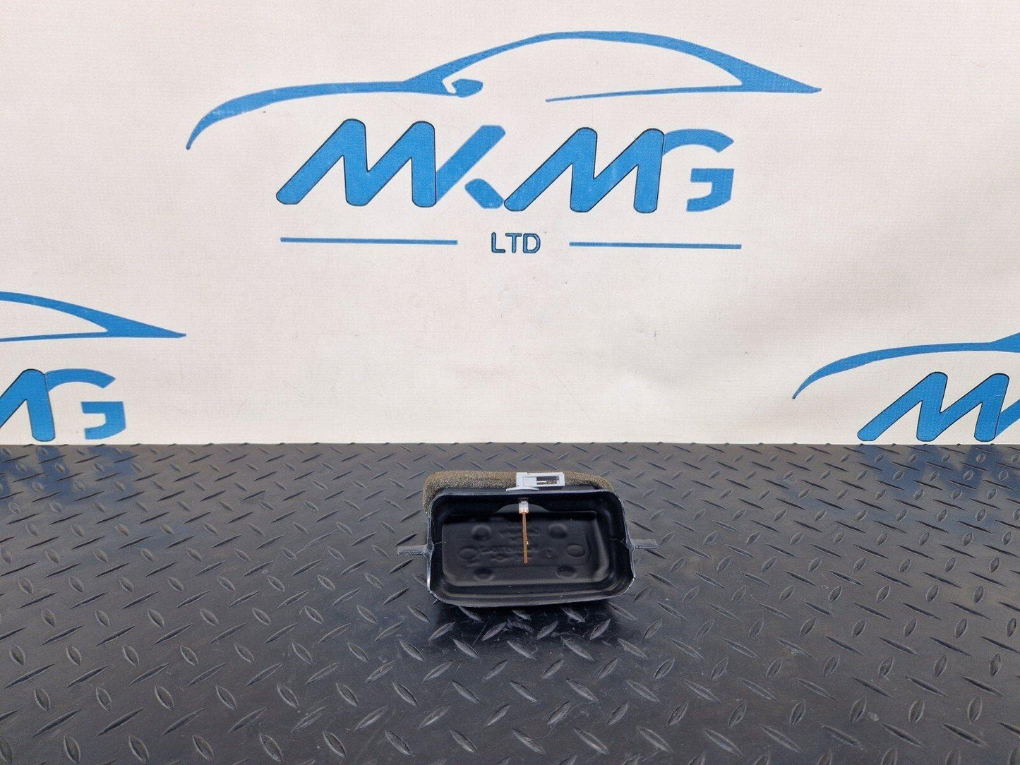 16-19 AUDI A4 AVANT B9 S-LINE OEM AIR CHANEL CONNECTING VENT 8W0857042