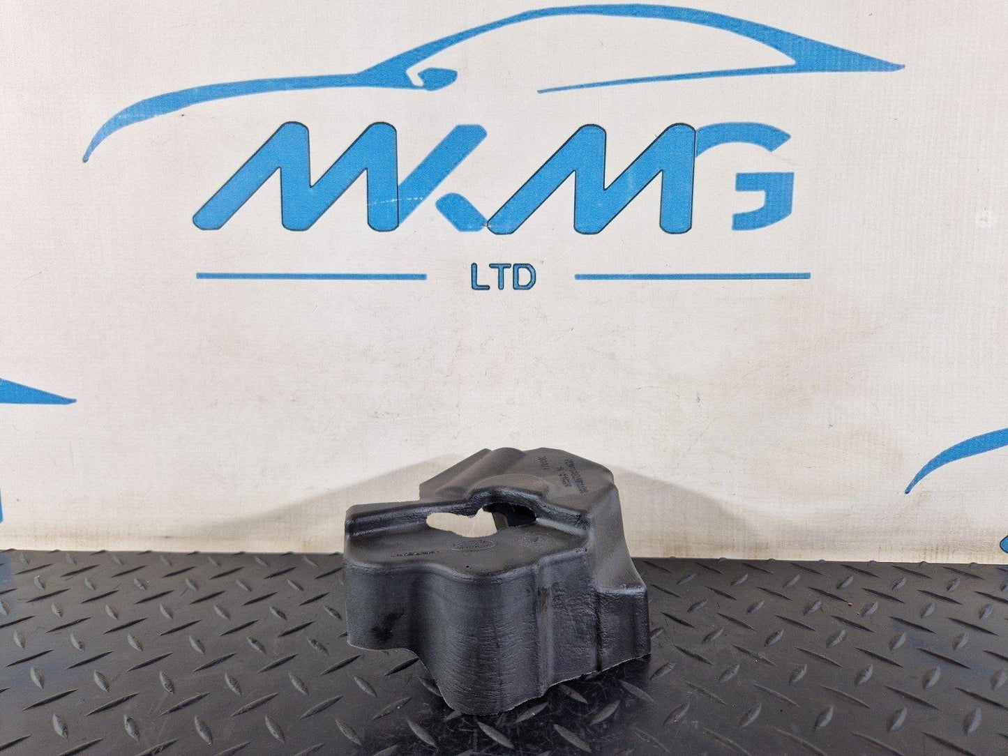19-ON RANGE ROVER EVOQUE L551 FUEL INJECTION PUMP COVER M4D3-9A413-AA