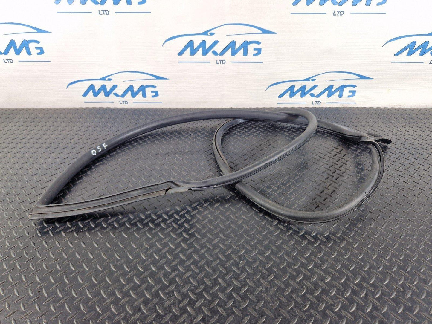 17-24 AUDI S5 F5 COUPE GENUINE O/S/F FRONT RIGHT SIDE DOOR SEAL RUBBER 8W6831708