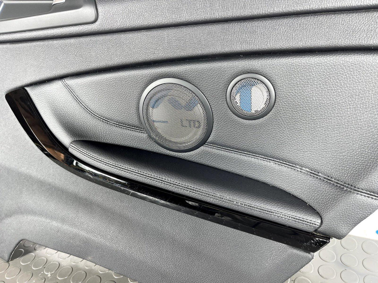 BMW 4 SERIES F32 REAR RIGHT BLACK LEATHER DOOR PANEL (H/K COVER) 7302762
