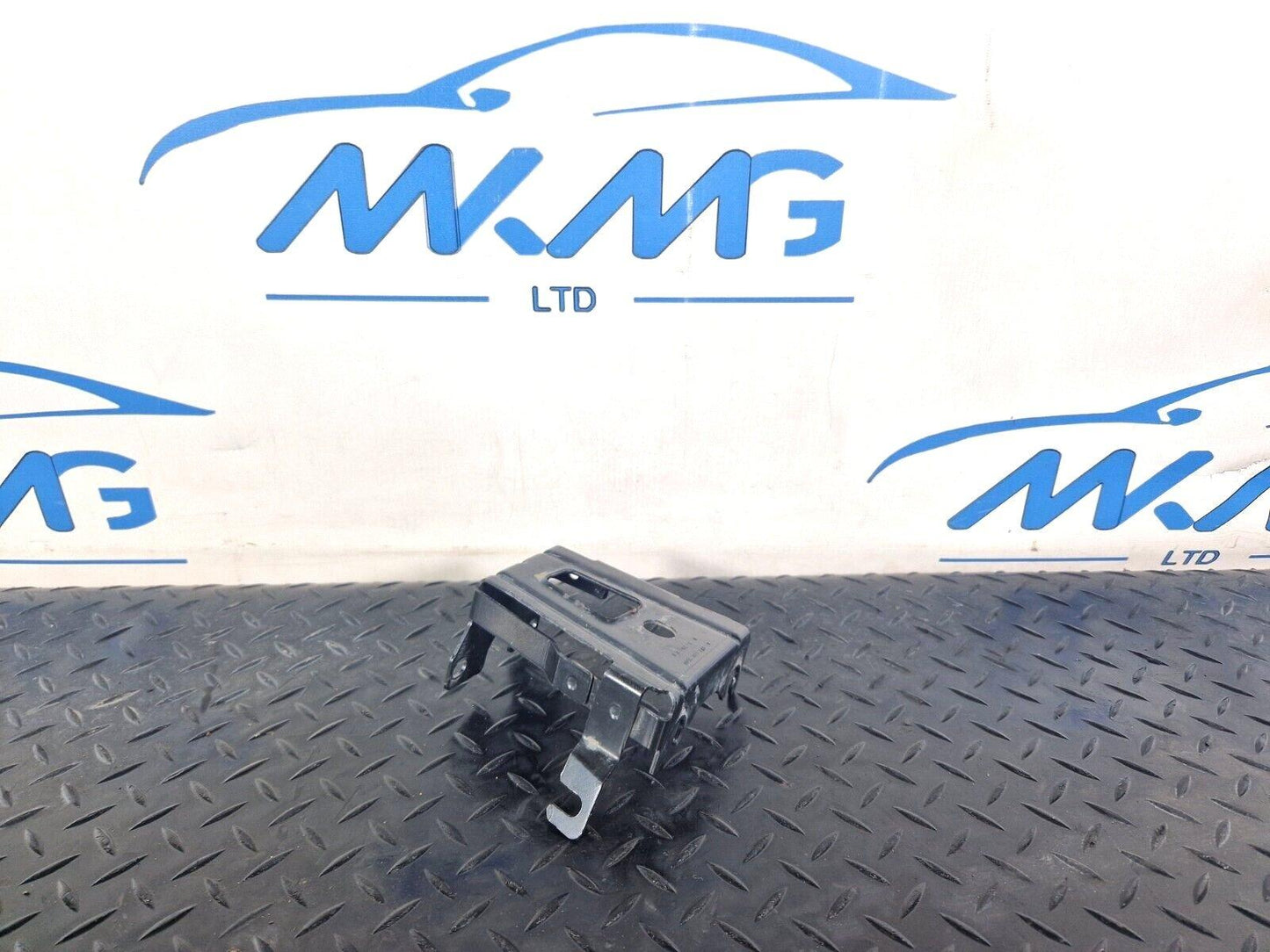 19-ON MERCEDES A CLA B W177 W247 C118 GENUINE ABS PUMP BRACKET A1774303500