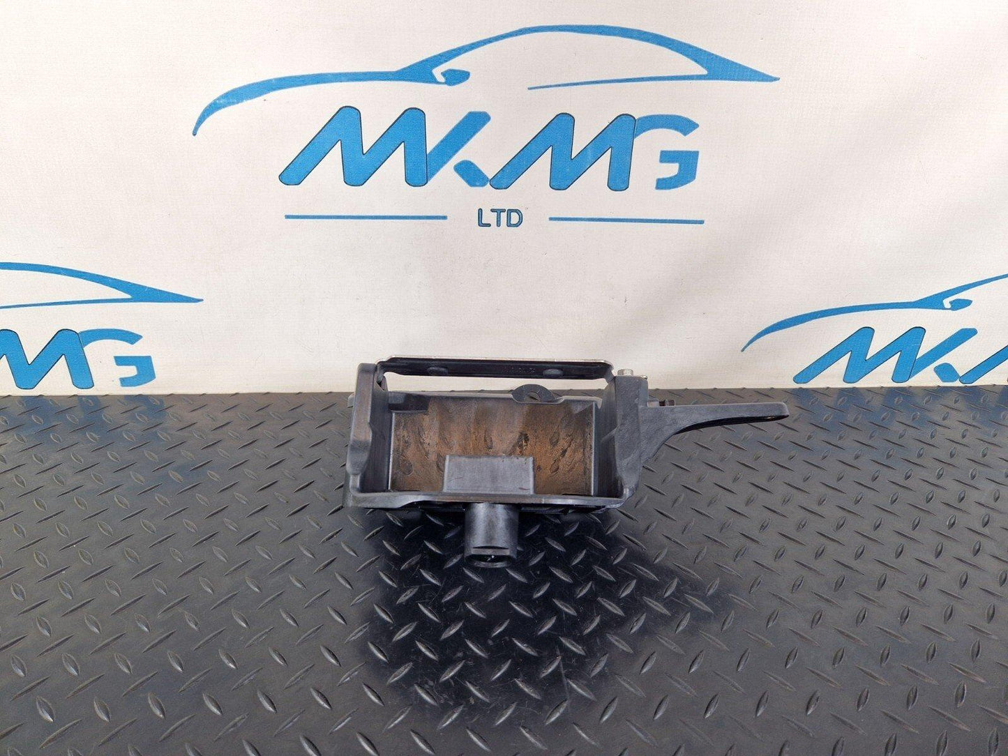 14-21 MERCEDES BENZ C300h W205 GENUINE BATTERY HOLDER BRACKET A2055451640