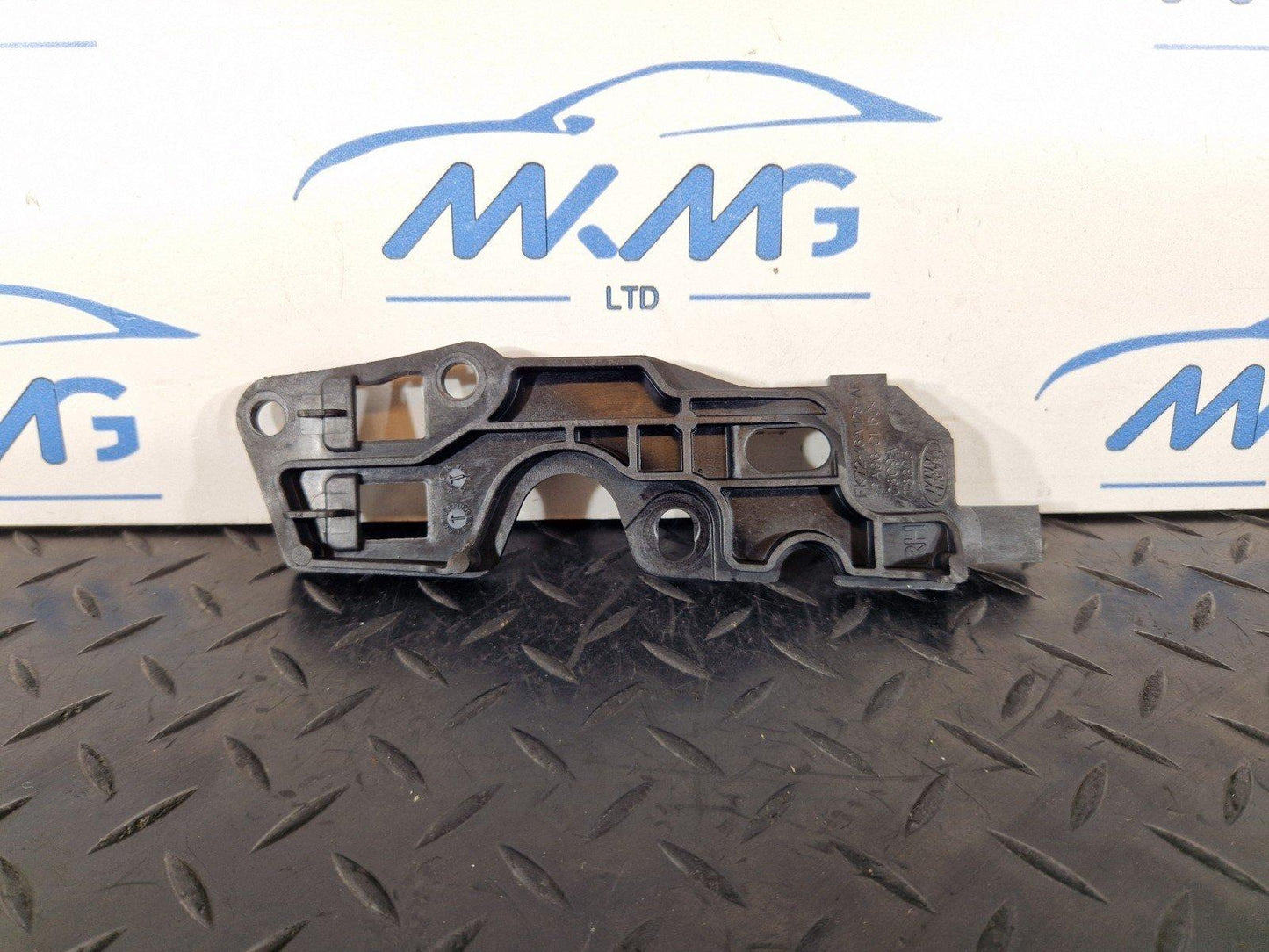 14-19 LAND ROVER L550 DISCOVERY SPORT RH FRONT WING MOUNT BRACKET FK72-16A128-A