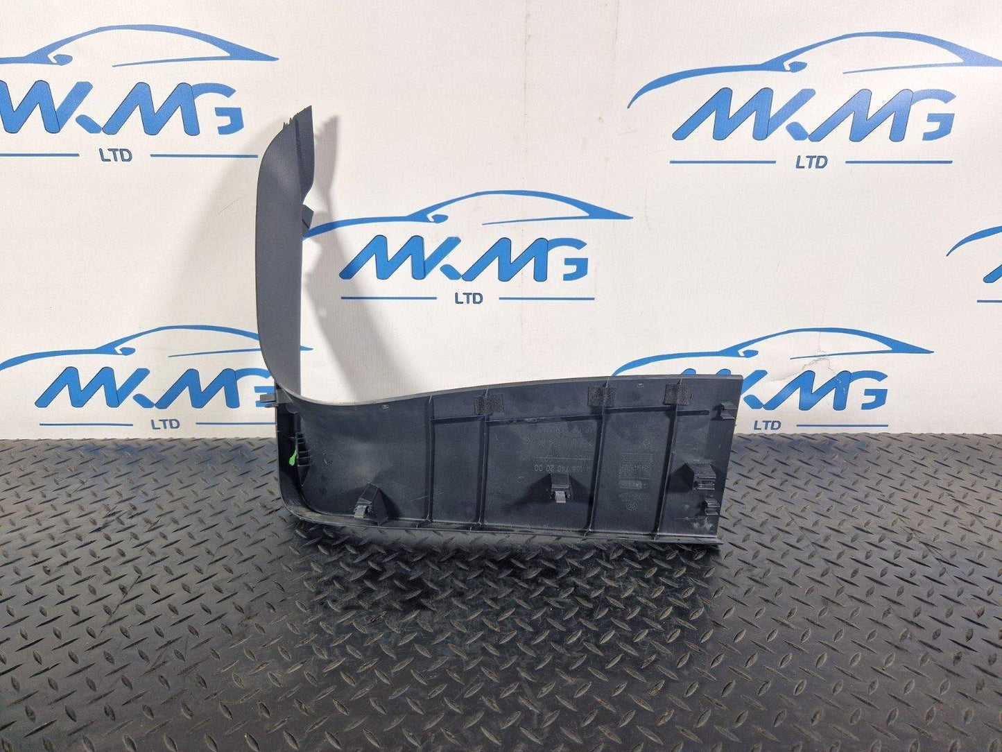 14-20 MERCEDES BENZ GLA X156 TAILGATE COVER TRIM RIGHT  A1567400271 A1567402000