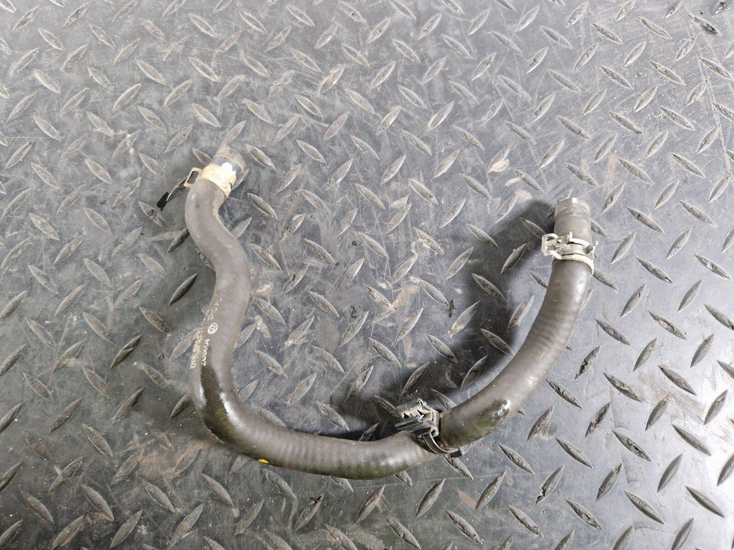 19-ON MERCEDES A CLA W177 C118 1.3 HYBRID WATER COOLANT PIPE A2475010330