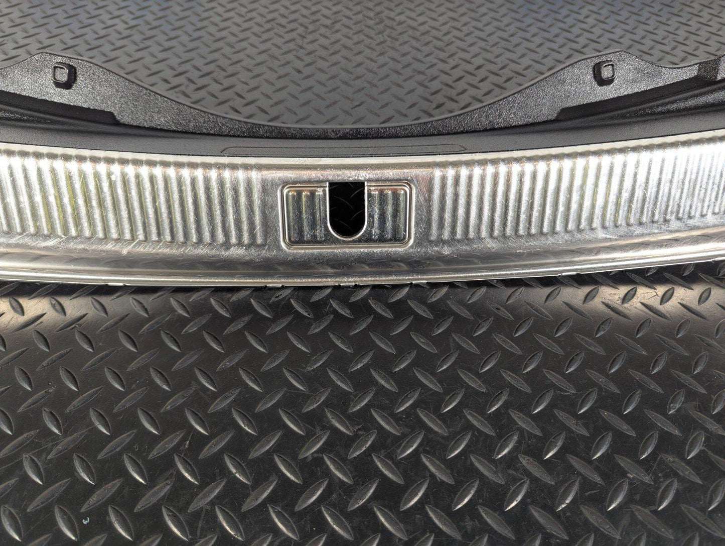 10-17 AUDI A8 4H REAR BOOT CHROME LOADING COVER PANEL TRIM 4H0863471