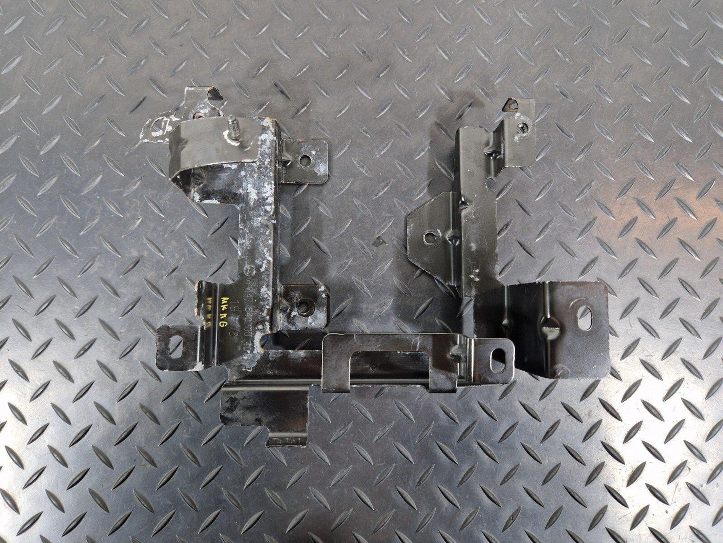 14-23 MERCEDES BENZ VITO W447 OEM ENGINE CONTROL UNIT HOLDER BRACKET A4475400040
