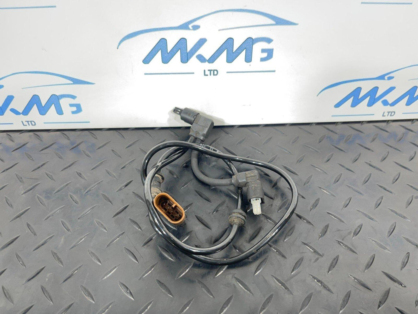 MERCEDES BENZ C-CLASS C300h W205 FRONT LEFT SHOCK WIRING HARNESS A2055403706