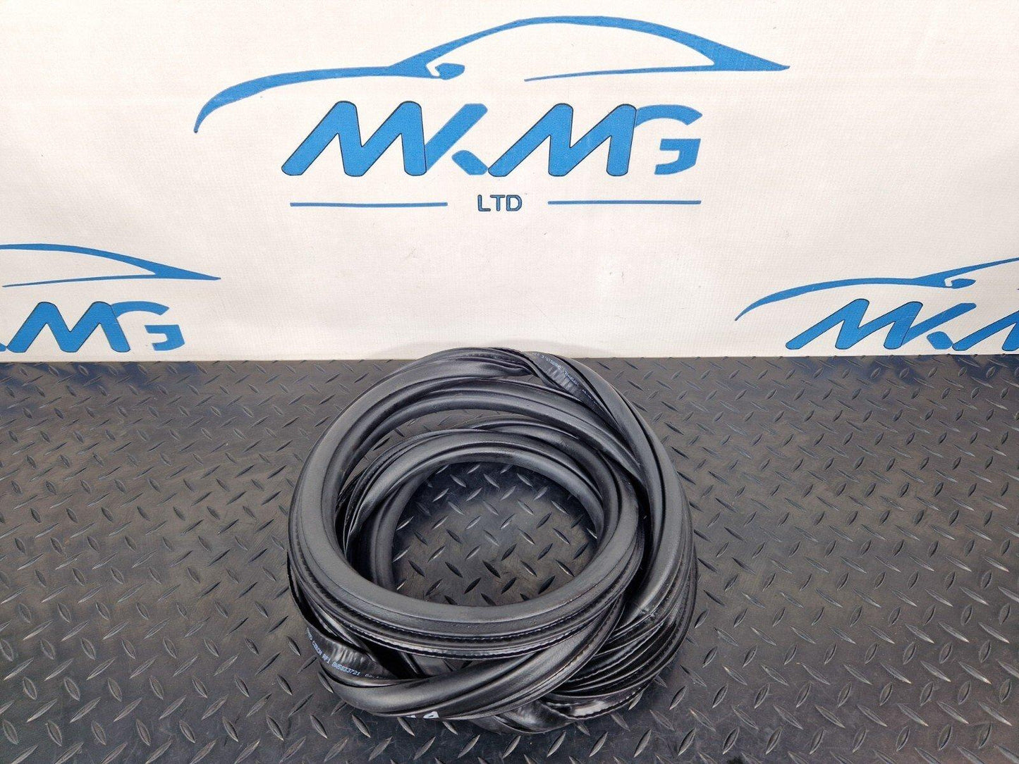 16-19 AUDI A4 B9 GENUINE REAR DOOR RUBBER SEAL FITS LEFT & RIGHT 8W5833721