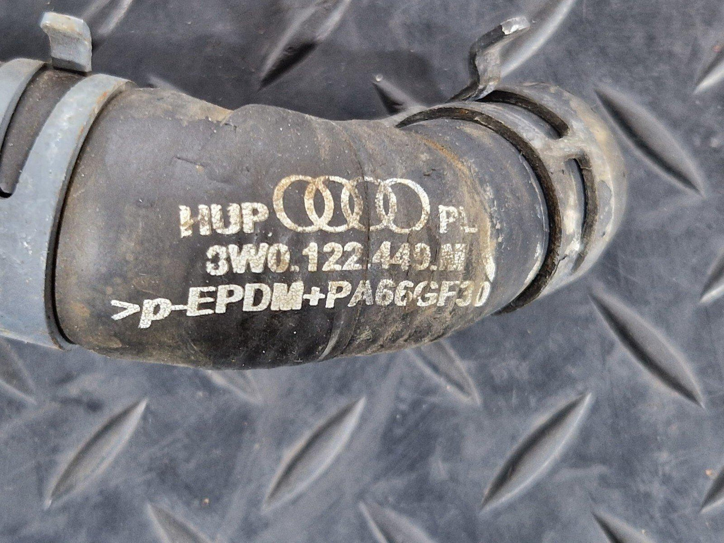 16-19 AUDI A4 B9 GENUINE WATER COOLANT PIPE 8W0122449M