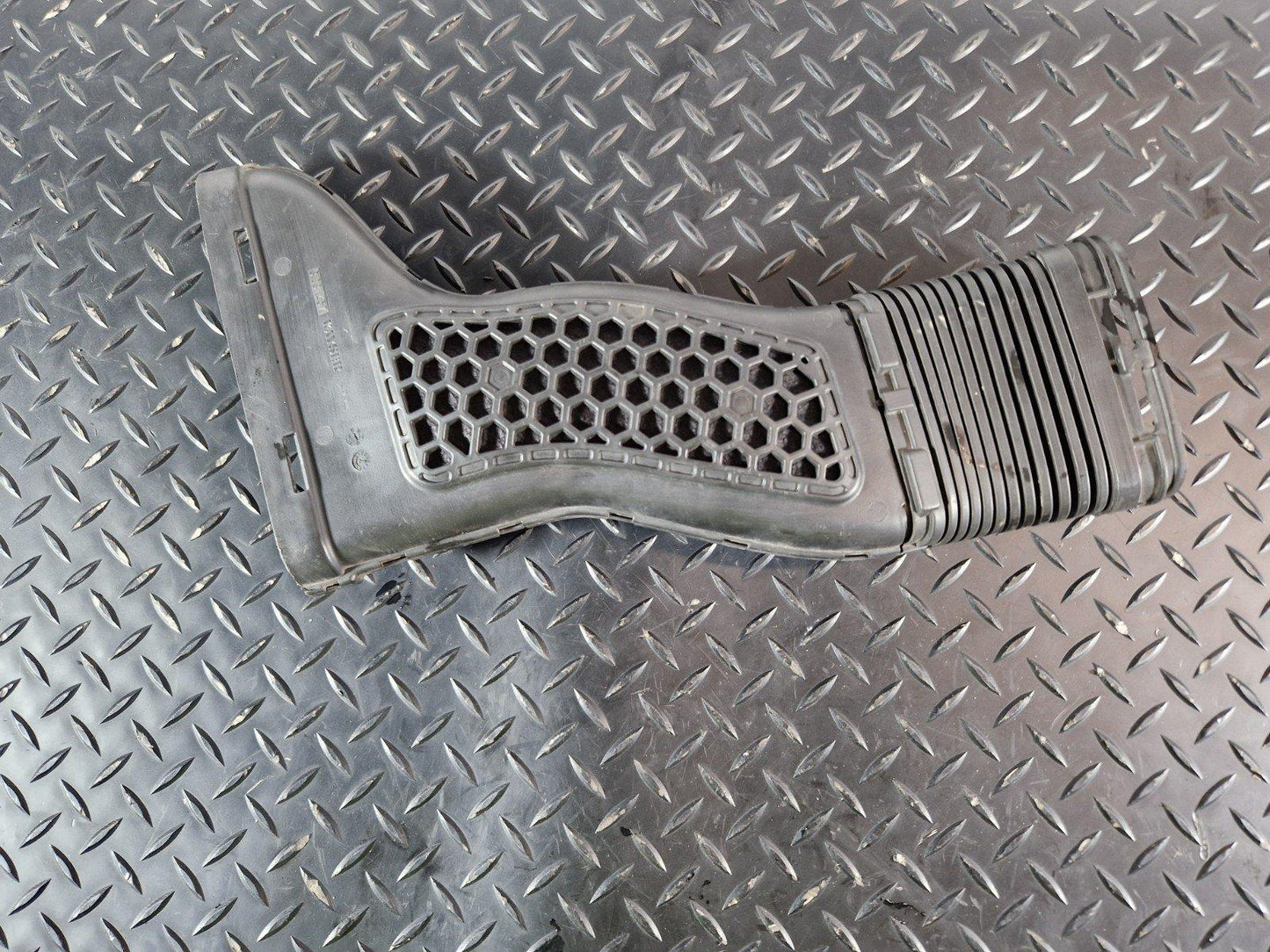 11-19 MERCEDES BENZ ML W166 AIR INTAKE DUCT PIPE TUBE N/S LEFT A2760901911