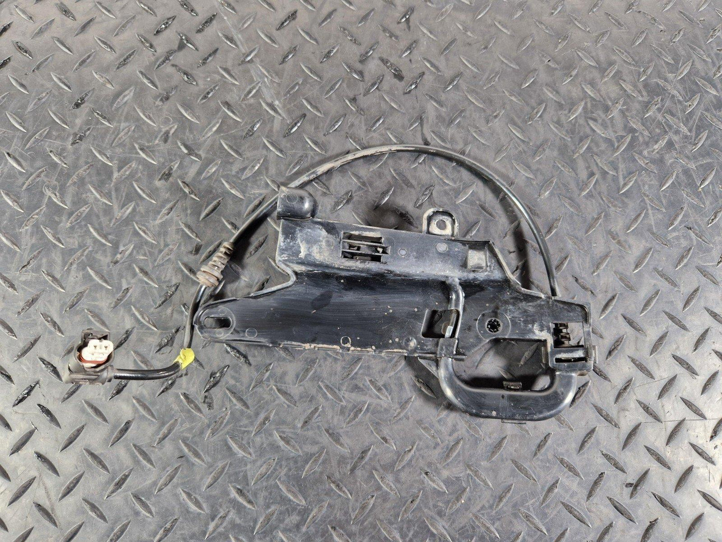 19-ON MERCEDES BENZ B CLASS W247 GENUINE FRONT LEFT ABS SPEED SENSOR A2475460300