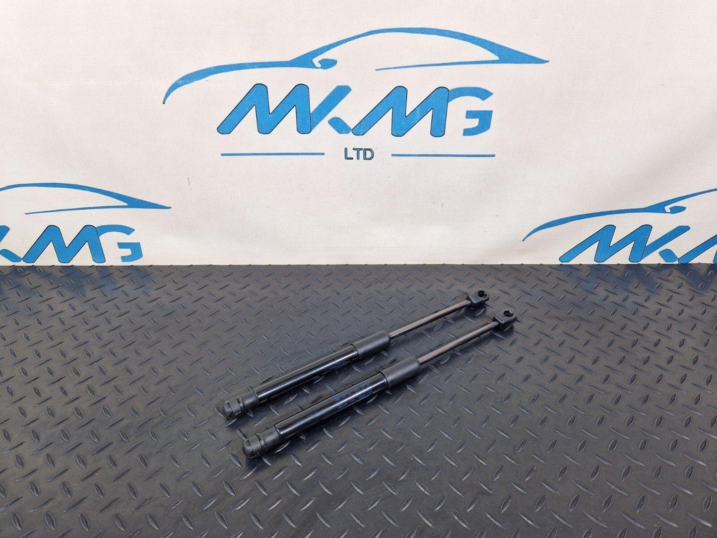 15-18 AUDI A7 4G GENUINE OEM BONNET HOOD GAS STRUTS PAIR RIGHT & LEFT 4G8823359A