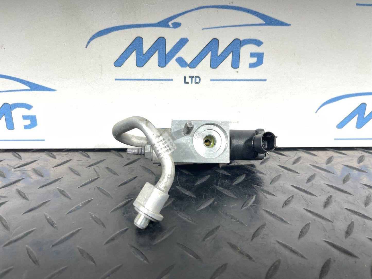 14-21 MERCEDES C300h W205 AIR CON OFF VALVE & PUMP LINE A2058307401 A2058307901