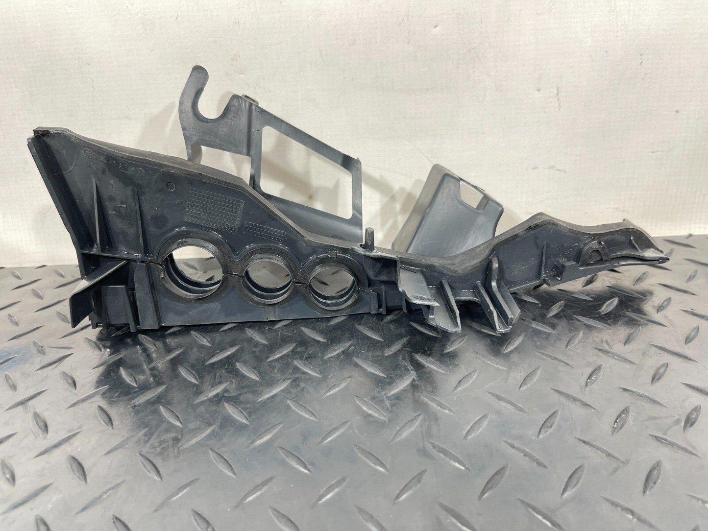 14-21 MERCEDES BENZ C300h W205 TOP LEFT AIR DUCT SEALING A2058317900