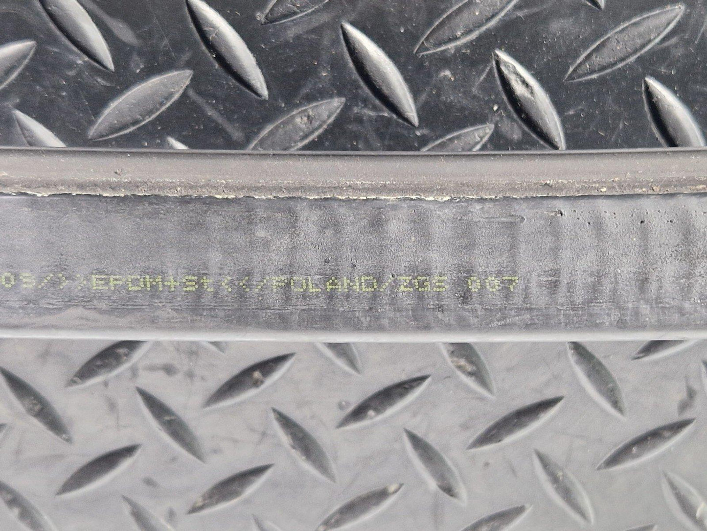 14-23 MERCEDES BENZ VITO W447  BONNET RUBBER SEAL GASKET A4478310042