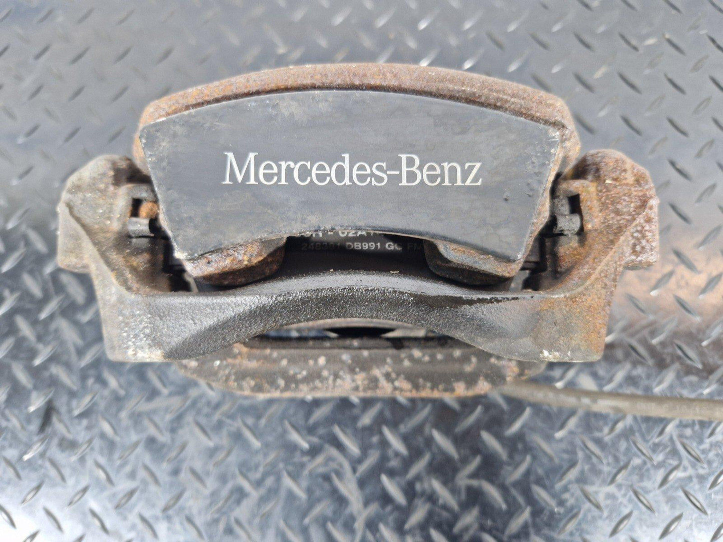 12-18 MERCEDES BENZ W176 LCI AMG LINE PASSENGER SIDE FRONT BRAKE CALIPER A24639