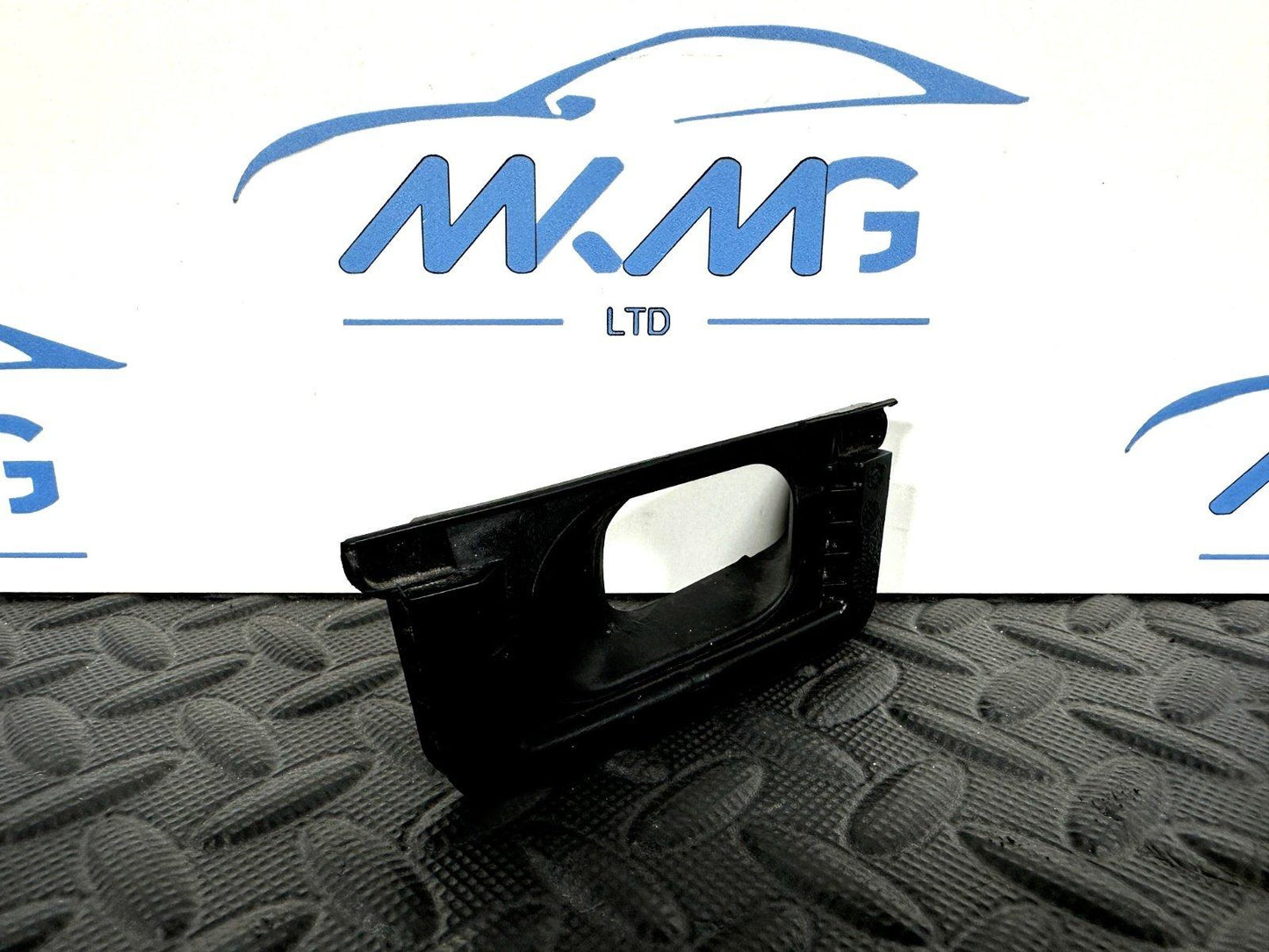 16-19 AUDI A4 B9 SALOON GENUINE FRONT RIGHT REINFORCEMENT BEAM SEAL 8W0819142A