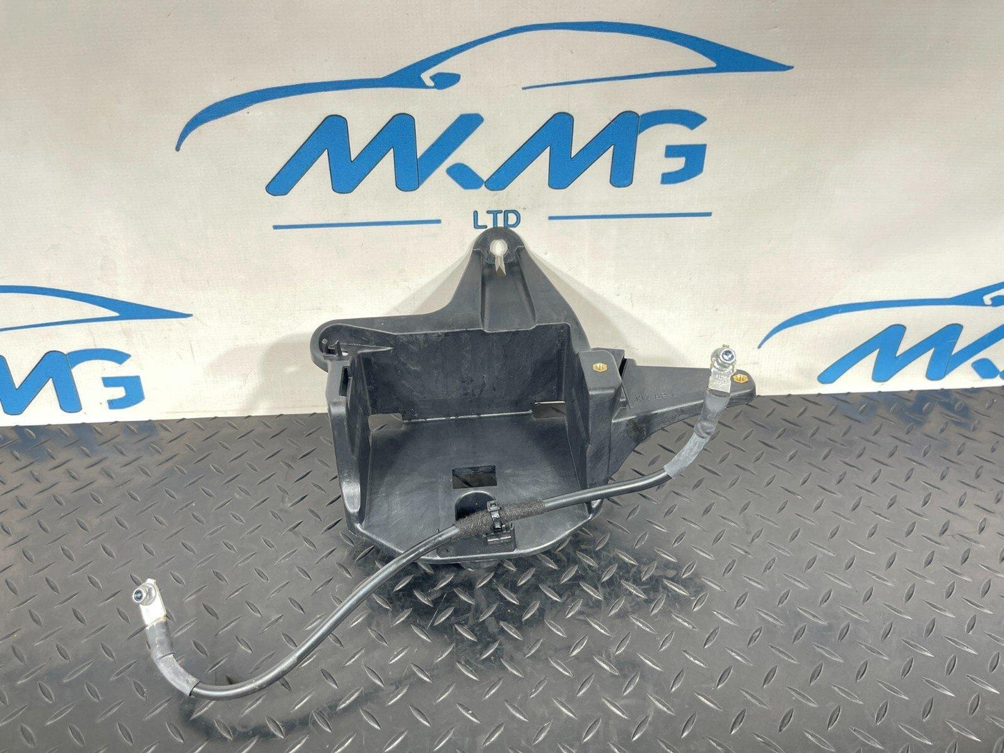 14-21 MERCEDES BENZ C300 W205 GENUINE BATTERY HOLDER BRACKET A2055451640