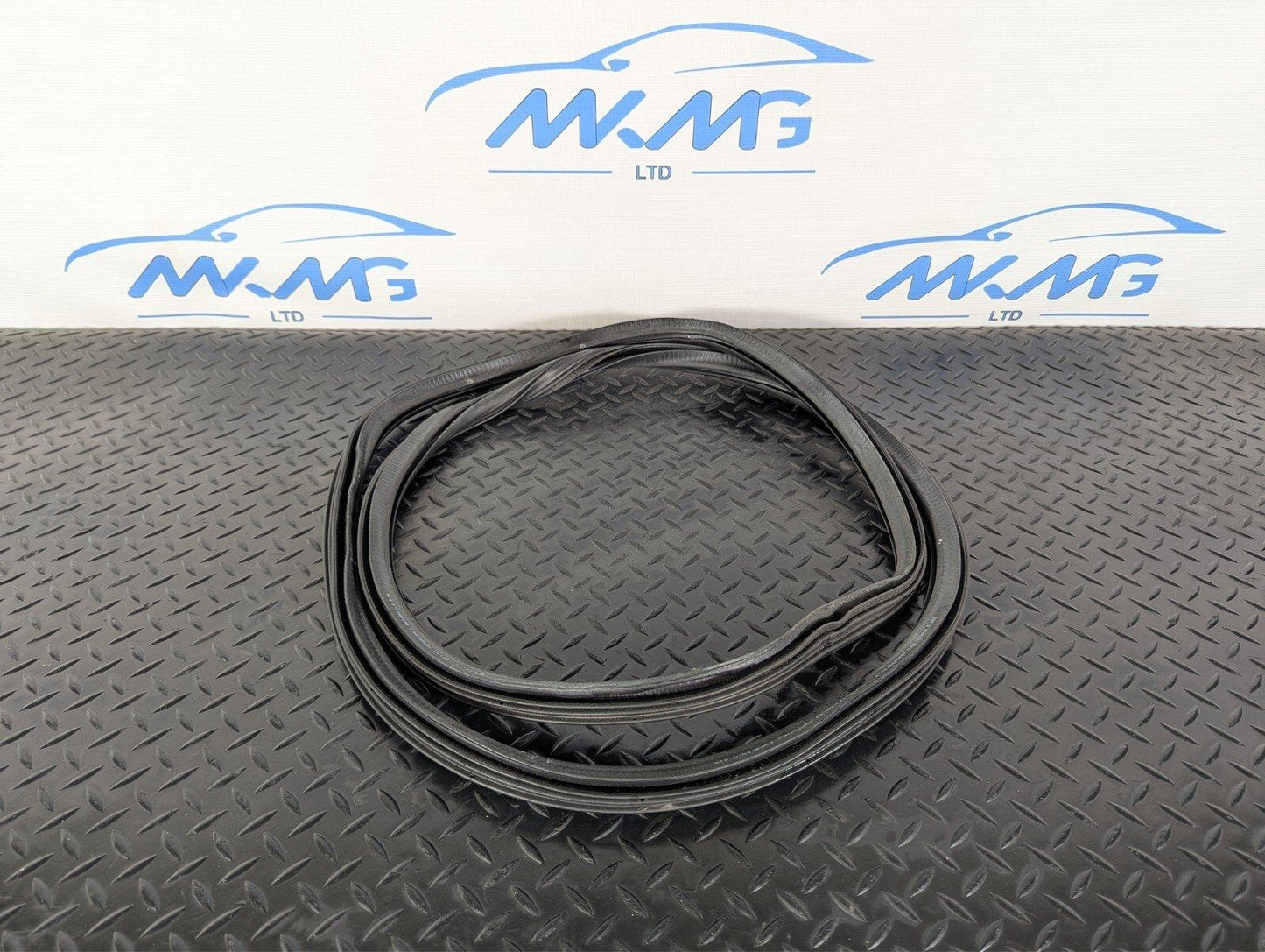 16-19 AUDI A4 B9 SALOON OEM REAR DOOR RUBBER SEAL FITS LEFT & RIGHT 8W5833721B