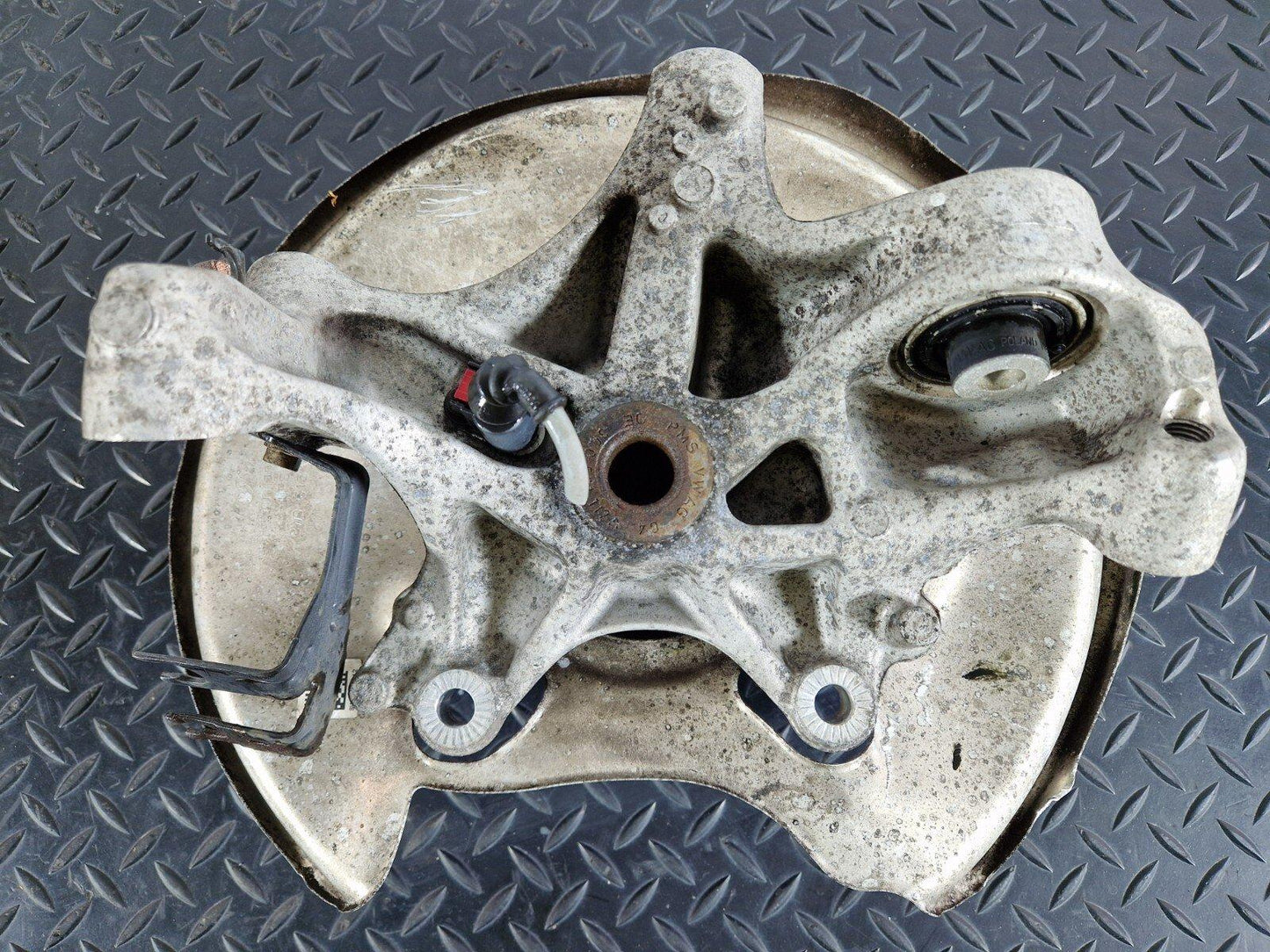 16-24 AUDI A5 F5 COUPE REAR RIGHT O/S WHEEL HUB & BEARING 8W0615612 8W0505460F