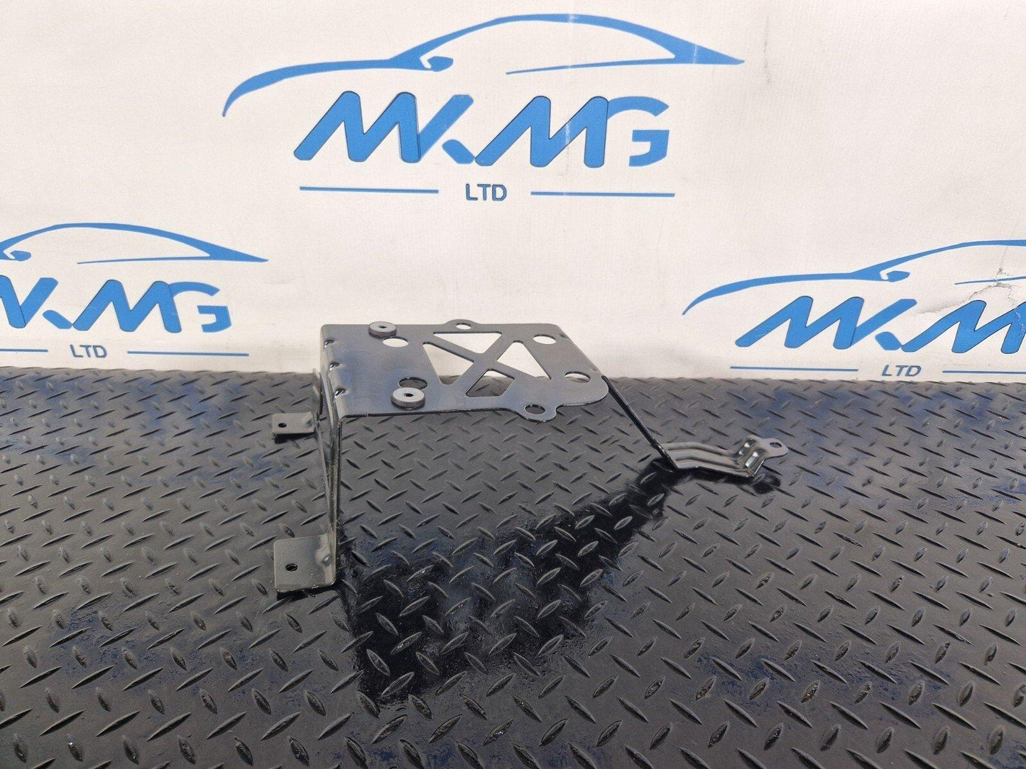 19-ON MERCEDES BENZ CLA C118 GENUINE HEATER MATRIX BRACKET HOLDER A2475010300