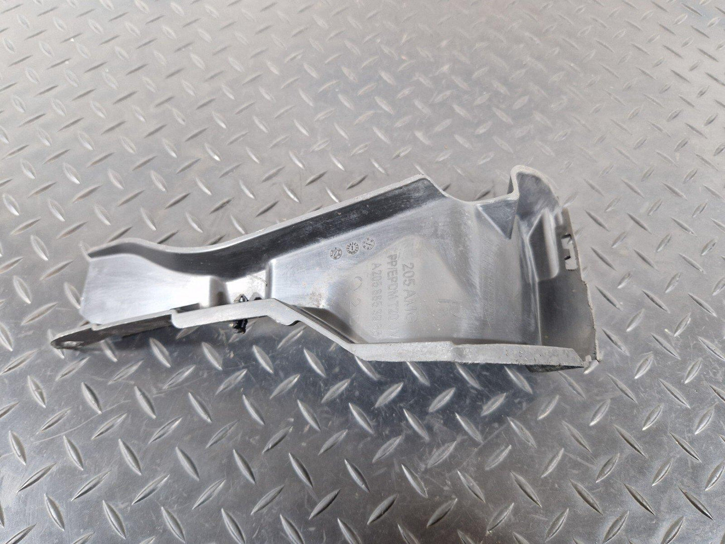 14-21 MERCEDES BENZ C300h W205 FRONT BUMPER MOUNTING BRACKET RIGHT A2058853965