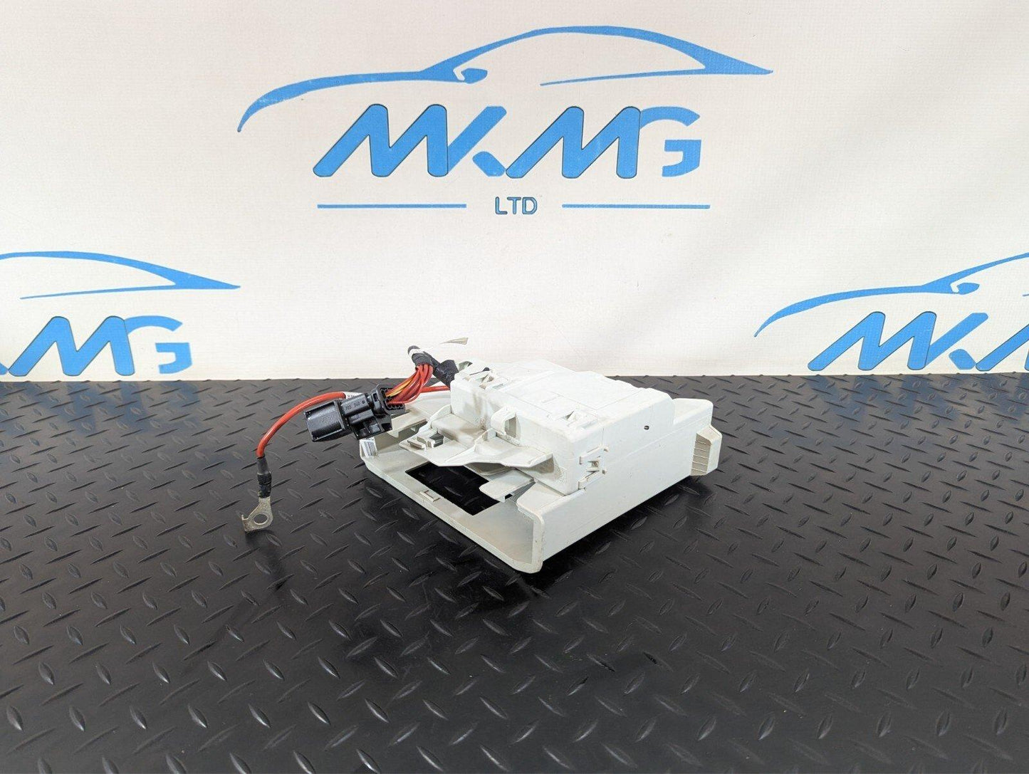 16-22 BMW X1 F48 GENUINE OEM ELECTRONIC DEVICE TOOL SUPPORT BOX & WIRING 8573956