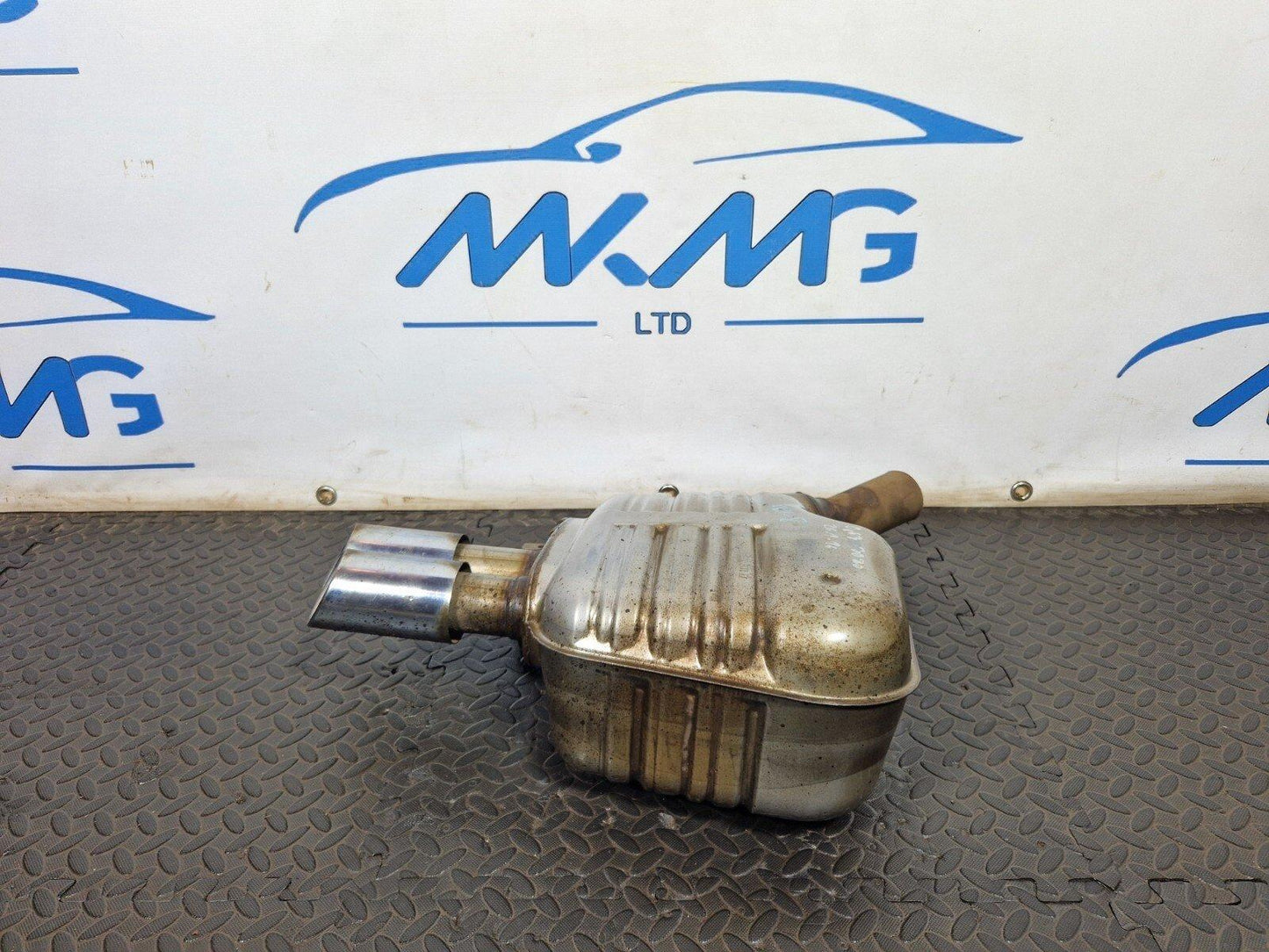 AUDI A4 B9 REAR EXHAUST BOX 8W0253611D BY32061419CZ