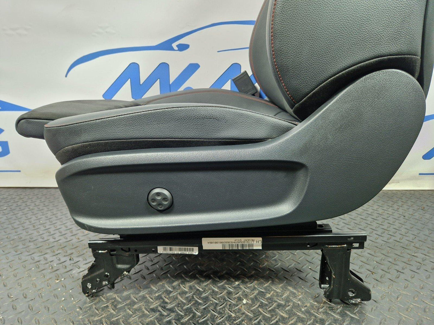 19-ON MERCEDES BENZ B CLASS W247 GENUINE FRONT LEFT N/S HEATED HALF LEATHER SEAT