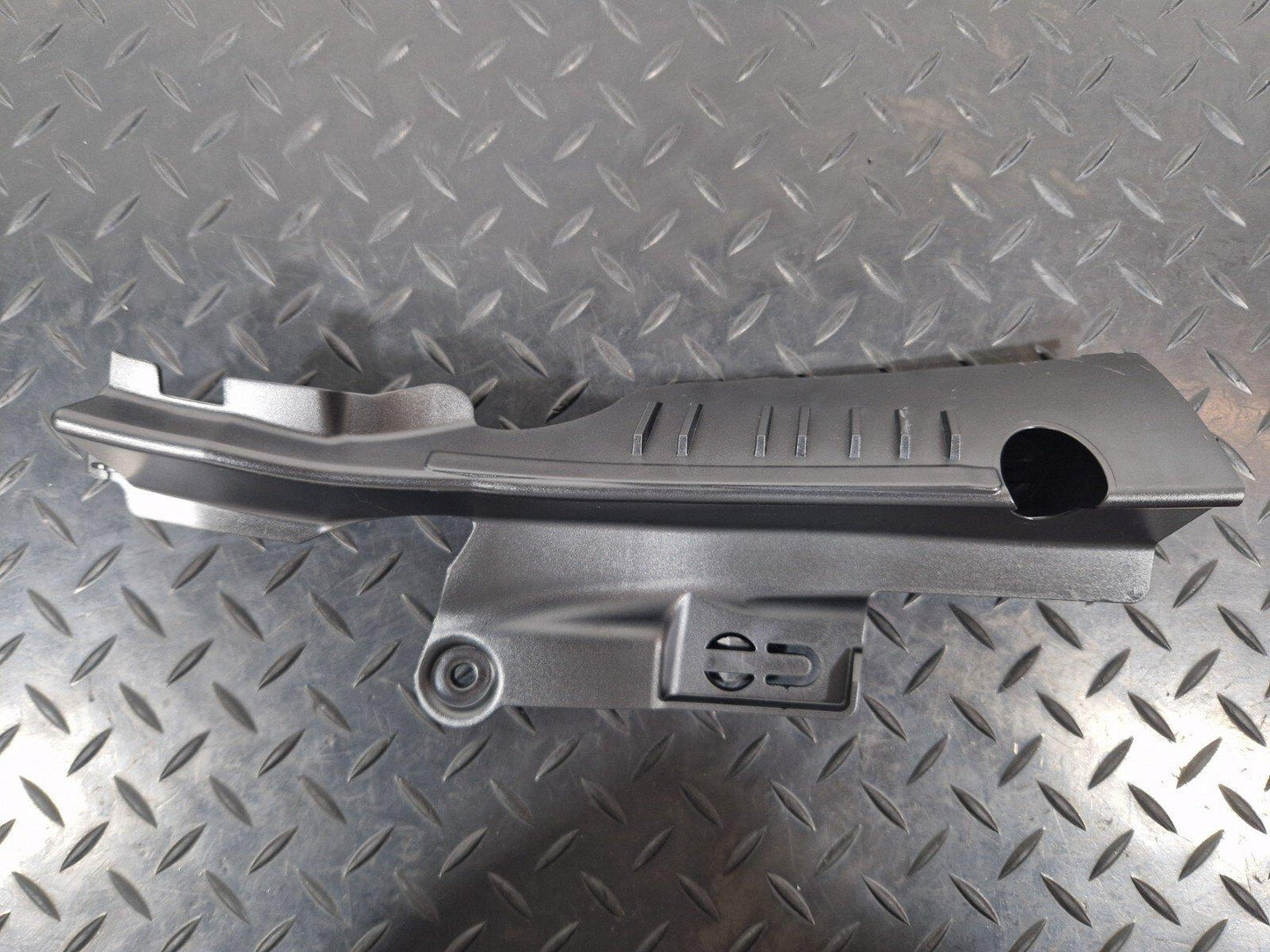 16-19 AUDI A4 B9 GENUINE LEFT SIDE ROOF SRS BRACKET 8W5880755