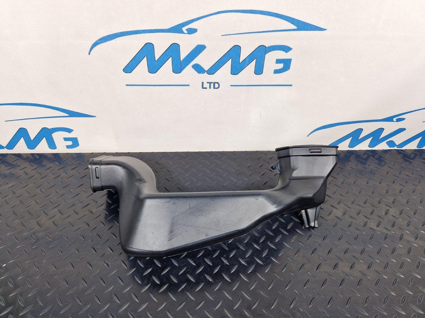 16-23 AUDI A5 F5 SPORTBACK S-LINE AIR GUIDE 8W2819655