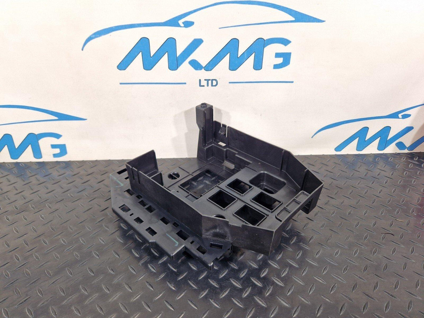 18-ON MERCEDES SPRINTER W907 W910 FOOTWELL FIREWALL CENTER BRACKET A9075451500