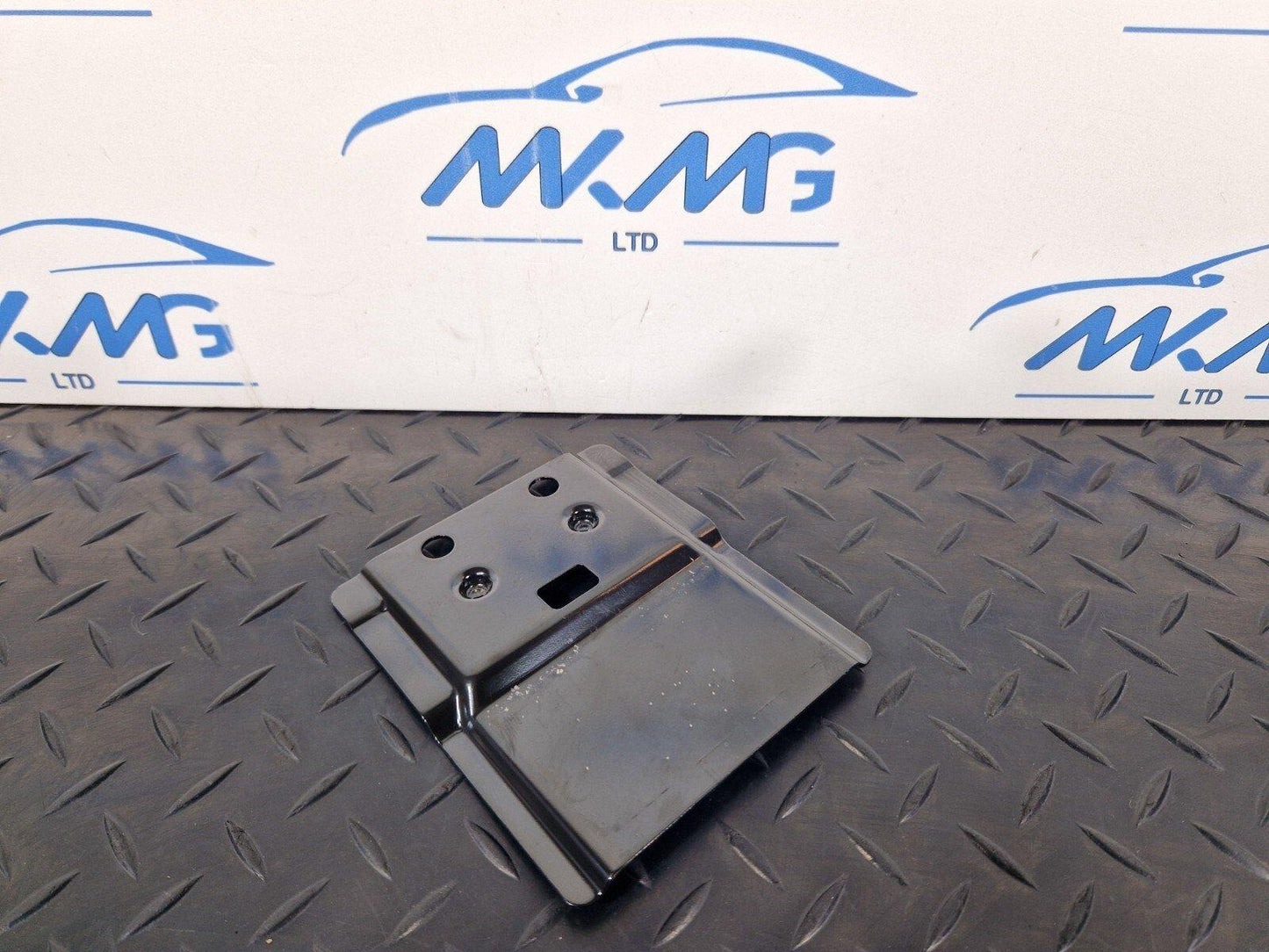 16-19 AUDI A4 B9 GENUINE REAR BOOT PANEL BRACKET HOLDER 8W0863253