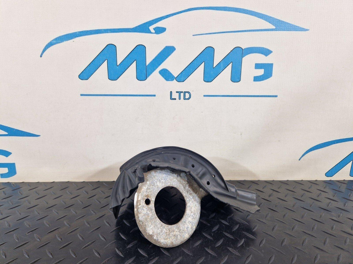 12-18 AUDI A6 C7 GENUINE OEM REAR LEFT SPRING RUBBER COVER GUARD 8R0511539D