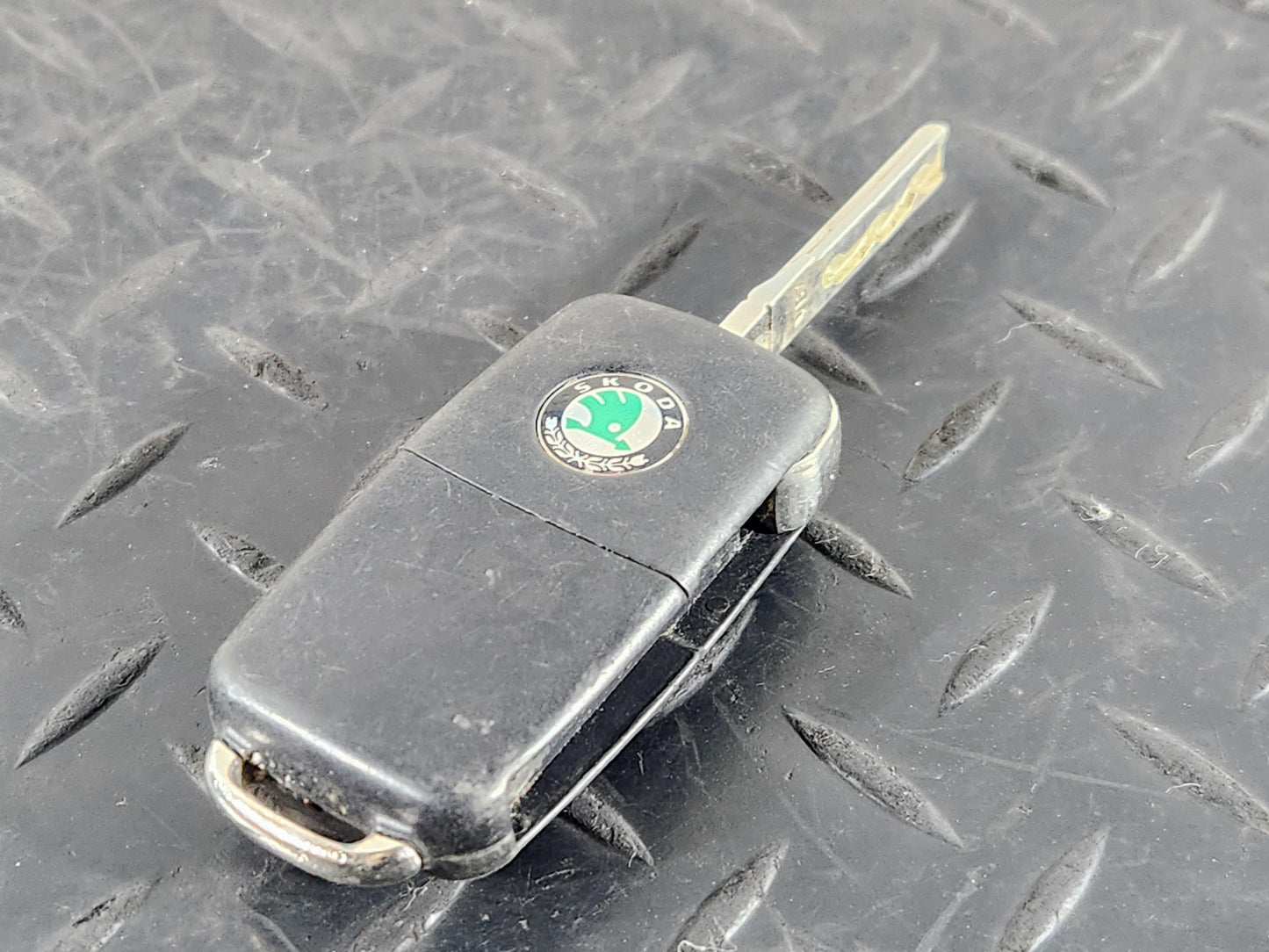 Skoda Octavia MK2 FL (1Z) Station Wagon Car Key Fob Genuine 3T0837202H