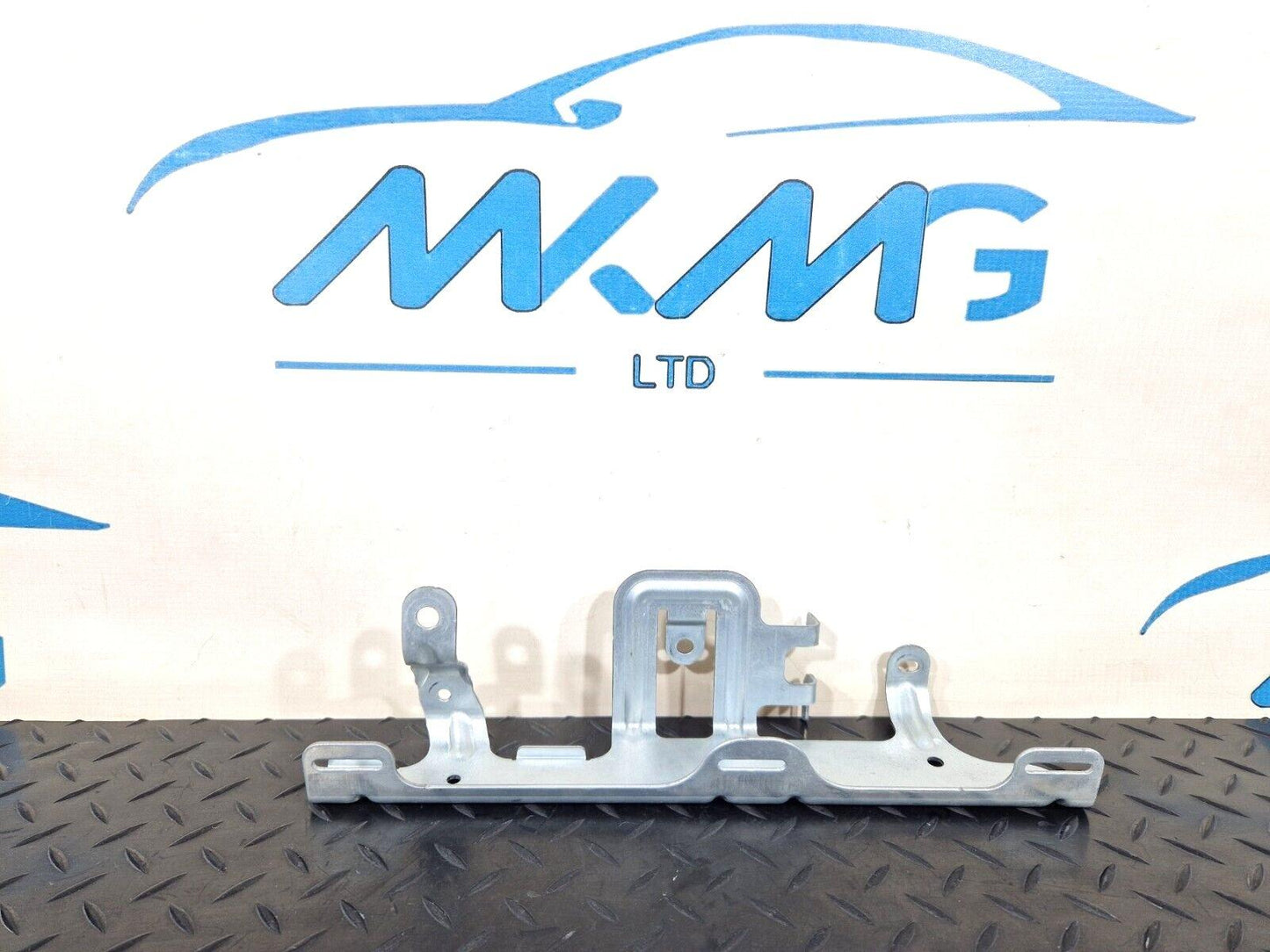 14-21 MERCEDES BENZ C220 W205 GENUINE RIGHT SIDE O/S BOOT BRACKET A2056914400