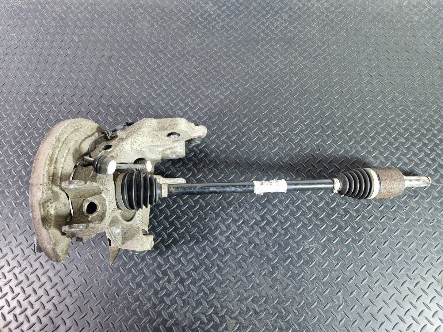 14-19 LAND ROVER L550 N/S/R REAR LEFT PASSENGER SIDE HUB ASSEMBLY FK725A969AD