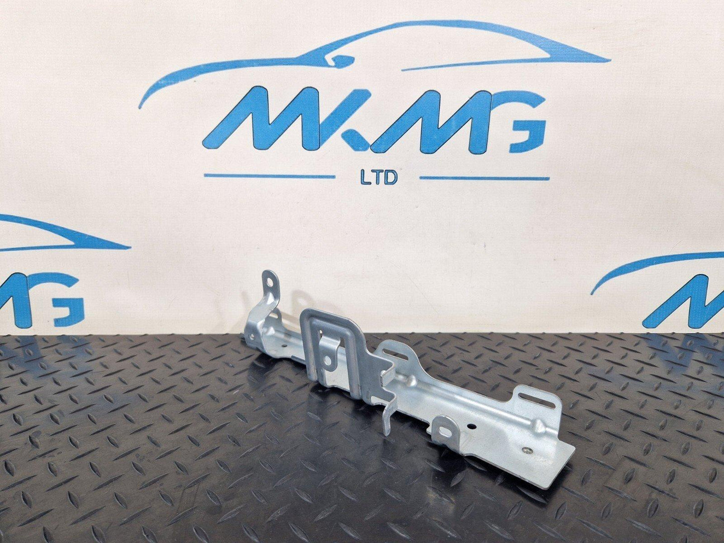 14-21 MERCEDES BENZ C220 W205 GENUINE LEFT SIDE N/S BOOT BRACKET A2056914300