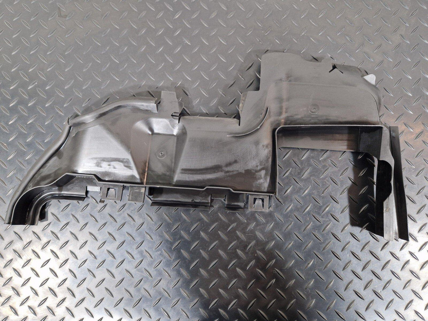 10-18 AUDI A7 4G S-LINE GENUINE FRONT LEFT RADIATOR AIR GUIDE 4G8121284AE
