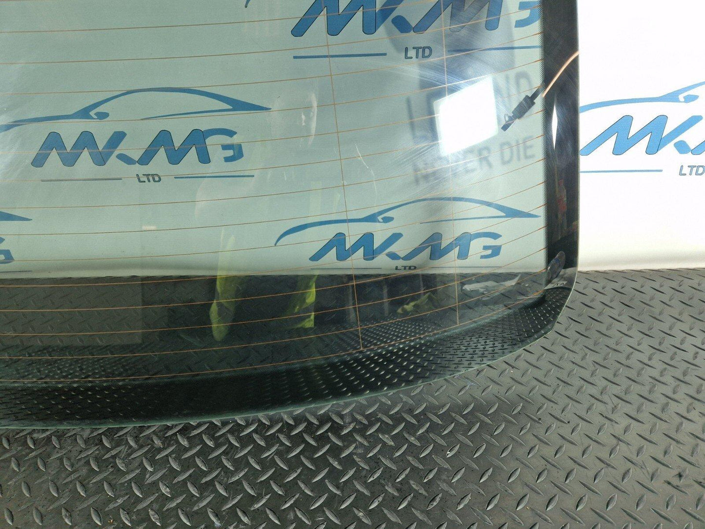16-19 AUDI A4 B9 GENUINE OEM REAR WINDSHIELD WINDSCREEN WINDOW GLASS 8W5845501
