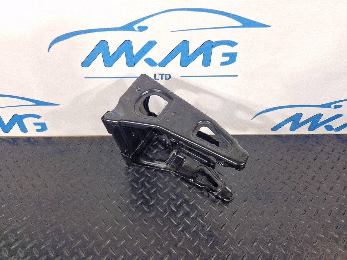 19-ON MERCEDES BENZ A CLASS EQ W177 ENGINE BAY SUPPORT BRACKET A2475452601