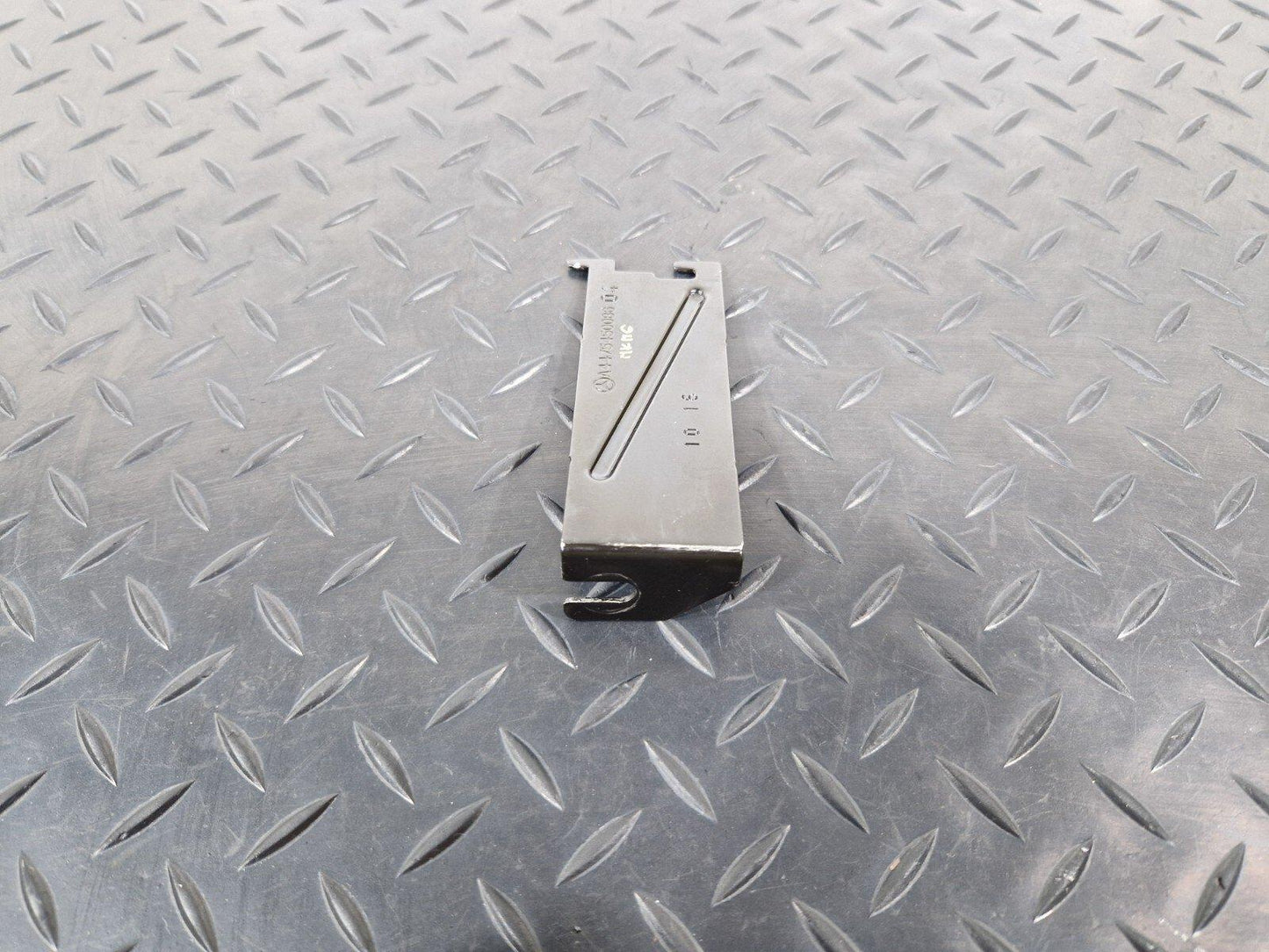 14-23 MERCEDES BENZ VITO W447 AUXILIARY BATTERY BRACKET MOUNT PLATE A4475450086